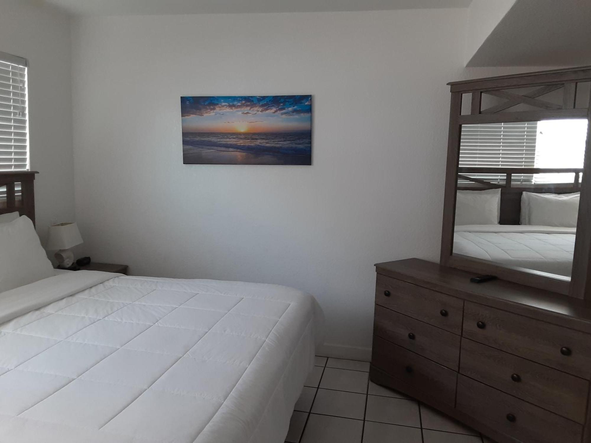 Sandalwood Beach Resort North Redington Beach Esterno foto